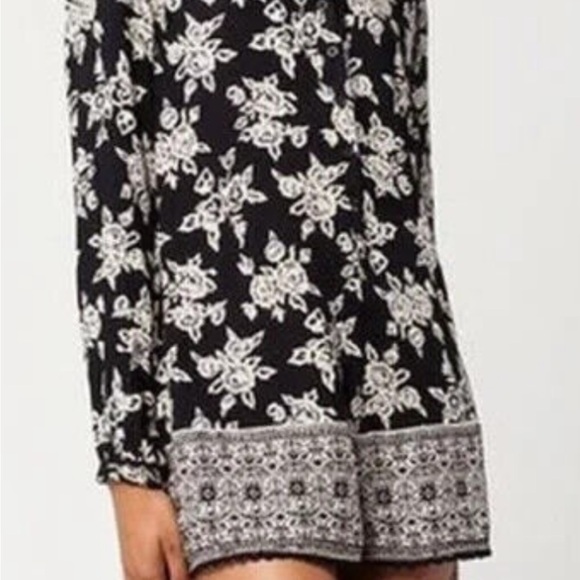 Volcom Women's on The Brink Romper, Black XS - Picture 2 of 10